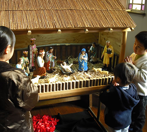 Children in the mission praying at the Creche