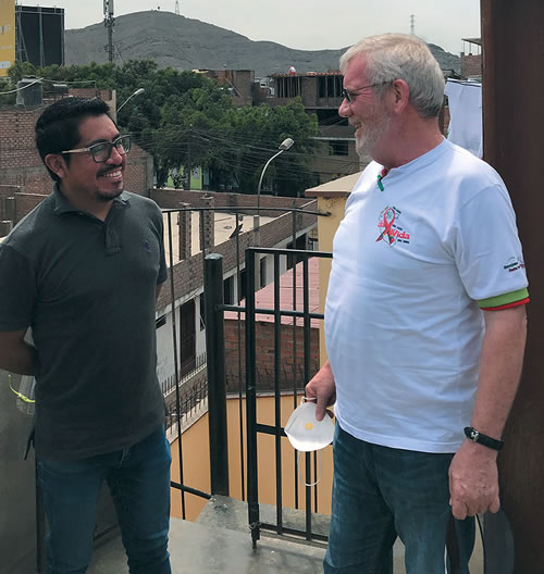 Fr. Cathal in conversation with Victor, Director of “Sí da Vida”, on the upper terrace of the center