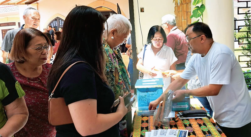 Fr. Jovito with parishioners during the Mission Appeal in Gusa, Cagayan de Oro
