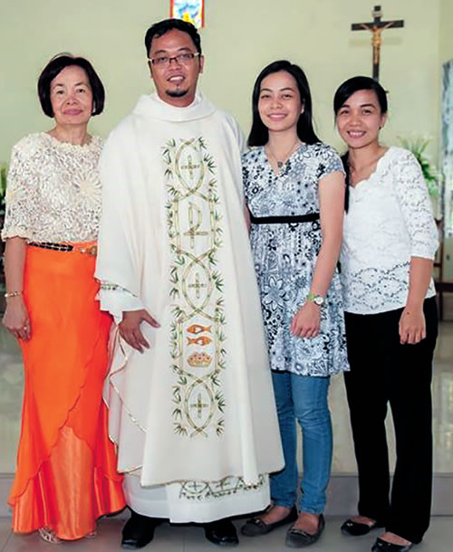 Fr. Kurt with his mother and sisters