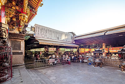 shopping around the Hsinchu City God Temple