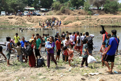 Myanmar refugees crossing river