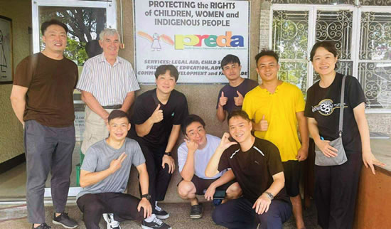 Columban Frs. Taemoon Kwon (back row, left) and Shay Cullen (second from left), Columban students and Columban Sr. Minah Seo (right)
