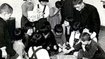 Columban Fr. Michale Caulfield with children in Japan 