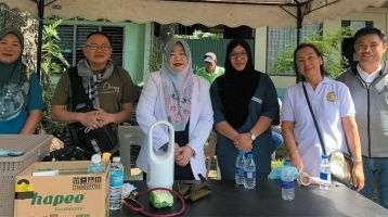 Fr. Ramon Torres (second from left) with Muslim women doctors and Alito (far right)