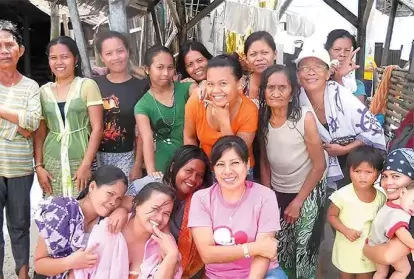 Ana Flores (front row, center) with women and children in Narulang community.