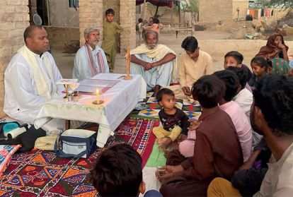 Fr. Iowane Naio celebrates Mass with the Sindhi Bheels community in Pangrio Village.