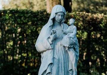 A statue of the Virgin Mary holding the baby Jesus